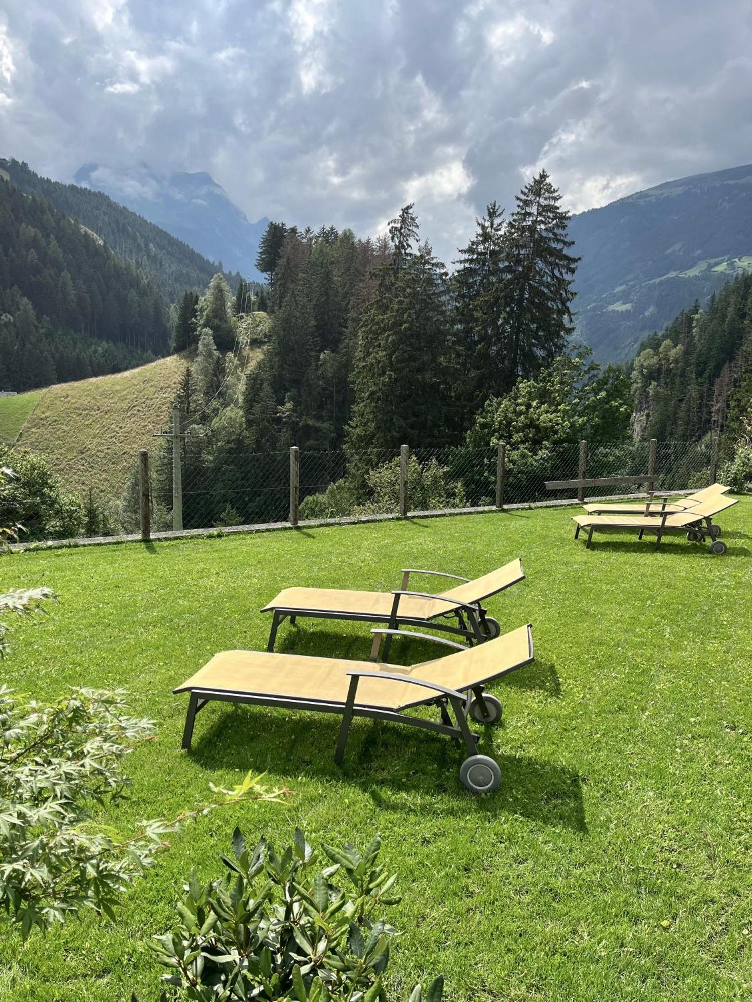 Natur Zeit - Alpine Garden Apartments Майрхофен Экстерьер фото