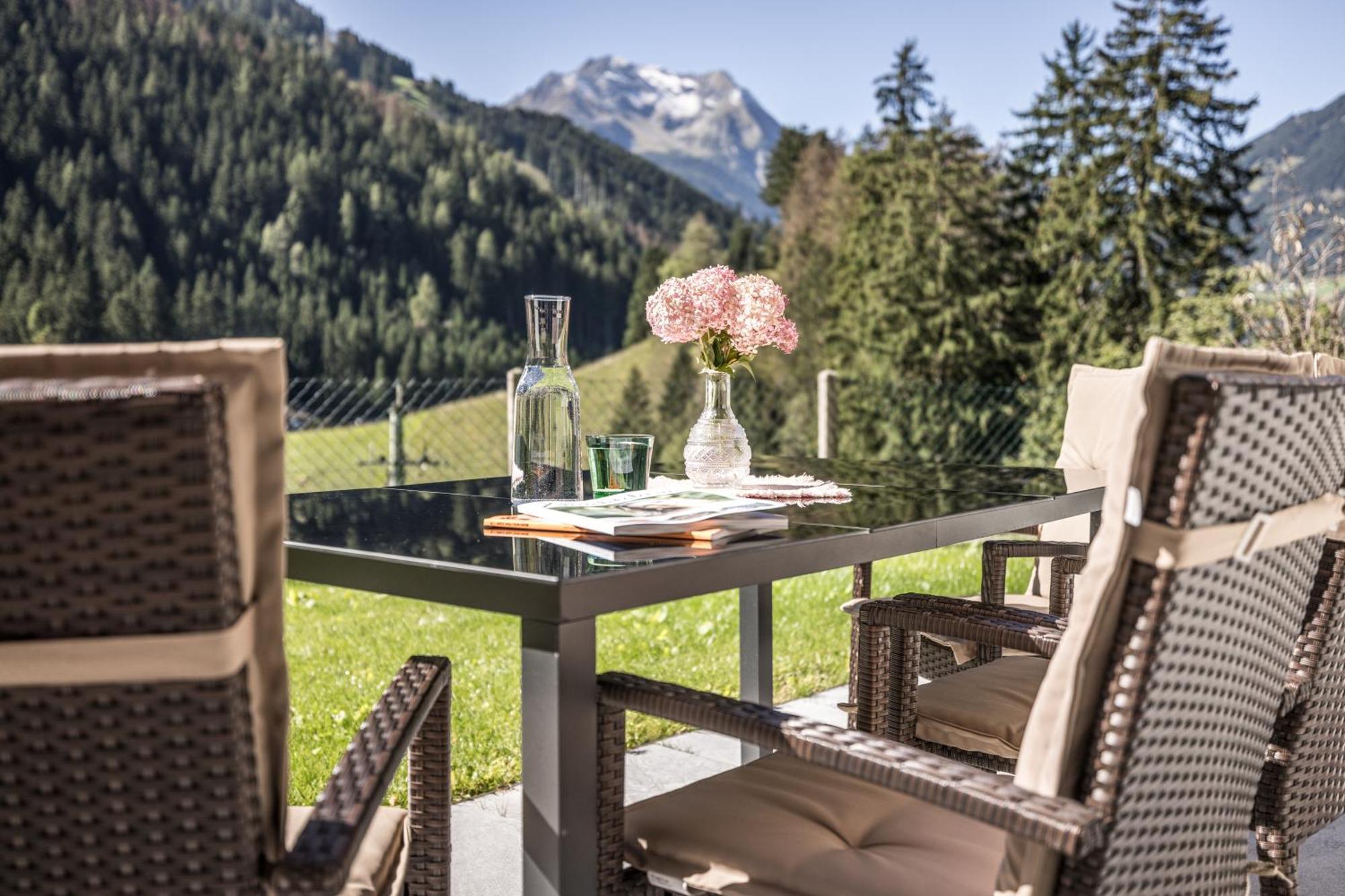 Natur Zeit - Alpine Garden Apartments Майрхофен Экстерьер фото